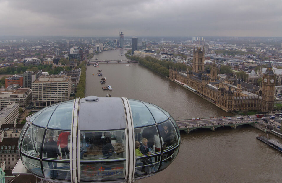 Si Londres es más que una ciudad, el Támesis es (mucho) más que un río - Artículos de viaje El Támesis y el Parlamento visto desde las alturas del London Eye.