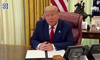 Trump sale del hospital para saludar a sus seguidores