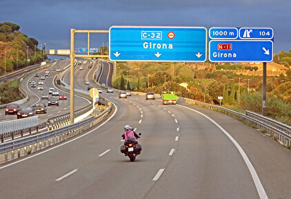 FCC vende la concesión de cuatro autopistas catalanas. | Alamy