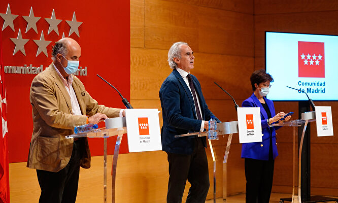 El viceconsejero de Salud Pública, el consejero de Sanidad y la directora general de Salud Pública. | CAM