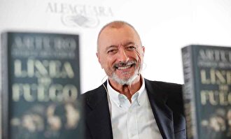 Arturo Pérez-Reverte durante la presentación de 'Línea de fuego' | EFE