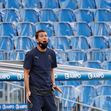 Javi Gracia seguirá como entrenador del Valencia CF. | EFE