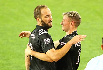 El golazo de Higuaín para anotar su primer tanto en la MLS