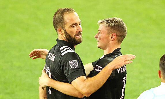 El golazo de Higuaín para anotar su primer tanto en la MLS