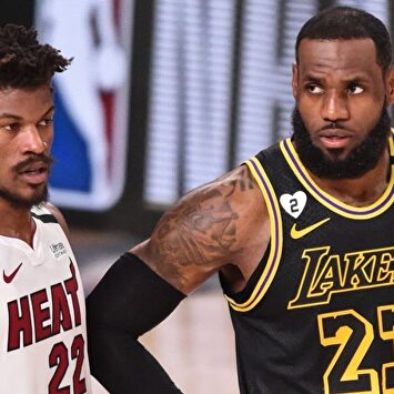 Un espectacular Jimmy Butler mantiene con vida a los Heat ante los Lakers (111-108)