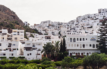 Un paseo por Mojácar, blanca belleza andaluza sobre la montaña 