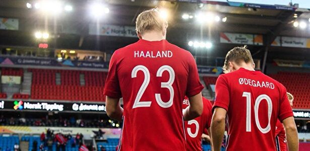 Haaland hizo un hat trick por primera vez con la absoluta  | EFE