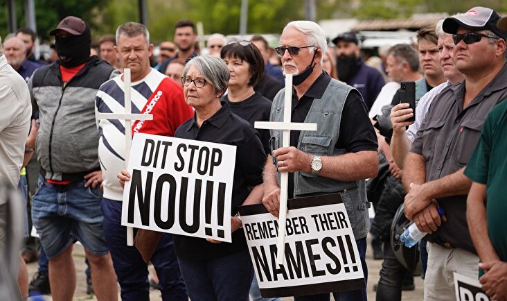 Concentración de repulsa por los asesinatos de granjeros en Sudáfrica. | Conscious Caracal