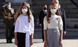 La infanta Sofía y la princesa Leonor.  | EFE