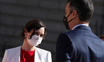 Isabel Díaz Ayuso y Pedro Sánchez en los actos del Día de la Hispanidad. | EFE