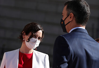 Los datos de la pandemia avalan la estrategia de Ayuso frente a la de Sánchez | EFE