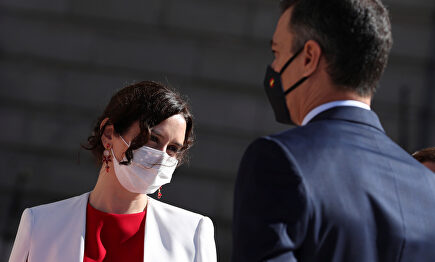 Isabel Díaz Ayuso y Pedro Sánchez en los actos del Día de la Hispanidad. | EFE