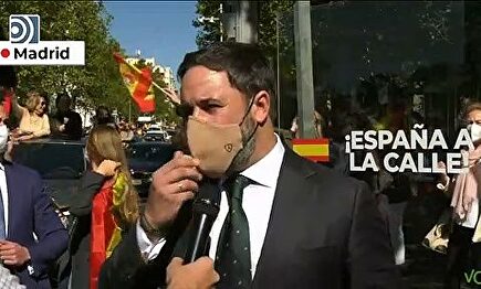 Abascal: "Los españoles salen a la calle contra la mafia golpista del Gobierno"
