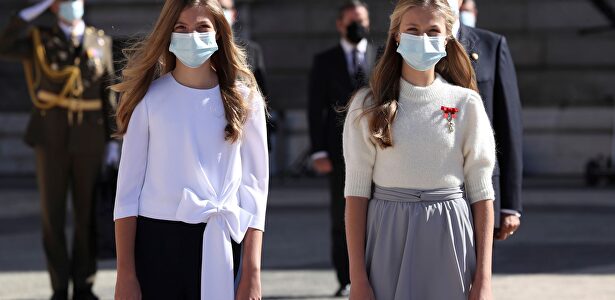 La infanta Sofía y la princesa Leonor.  | EFE