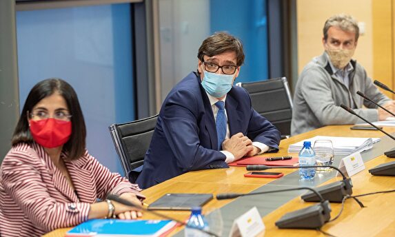 Salvador Illa, Carolina Darias y Fernando Simón. | EFE