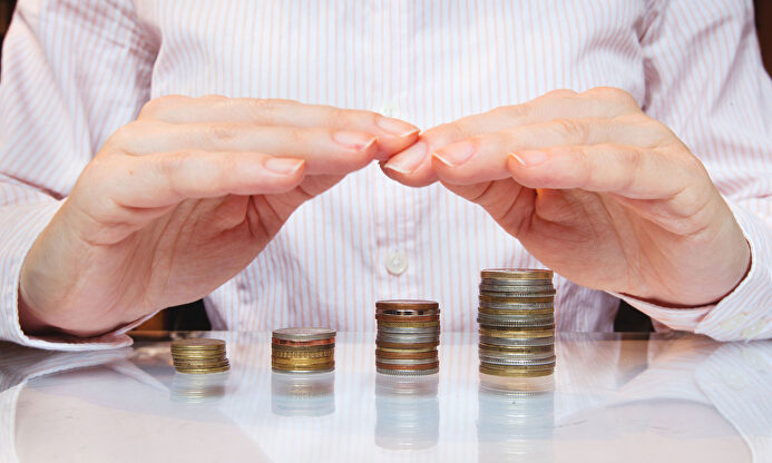 Los expertos recomiendan valores como ACS, Siemens Gamesa, Santander o Técnicas Reunidas. | Alamy