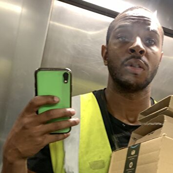 El campeón británico de salto de longitud se gana la vida como repartidor de Amazon | Instagram