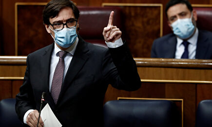 Salvador Illa, en la sesión de control en el Congreso de los Diputados. | EFE