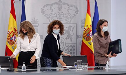 Yolanda Díaz, María Jesús Montero e Irene Montero | EFE