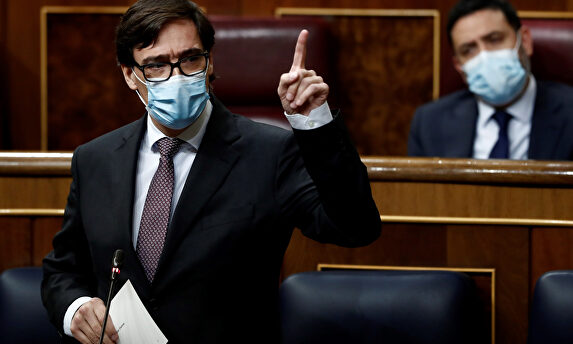 Salvador Illa, en la sesión de control en el Congreso de los Diputados. | EFE