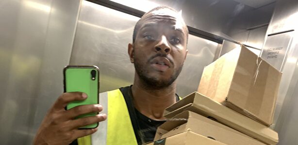 El campeón británico de salto de longitud se gana la vida como repartidor de Amazon | Instagram