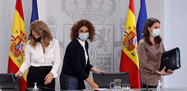 Yolanda Díaz, María Jesús Montero e Irene Montero | EFE