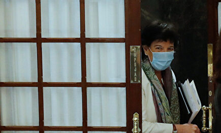 La ministra Isabel Celaá en el Congreso. | EFE