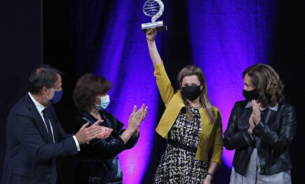 José Creuheras, Carmen Calvo, Eva García Sáenz de Urturi y Ada Colau | EFE