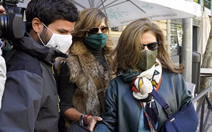 Willy Bárcenas y su madre. | Europa Press