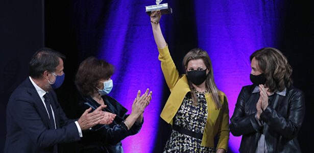 José Creuheras, Carmen Calvo, Eva García Sáenz de Urturi y Ada Colau | EFE