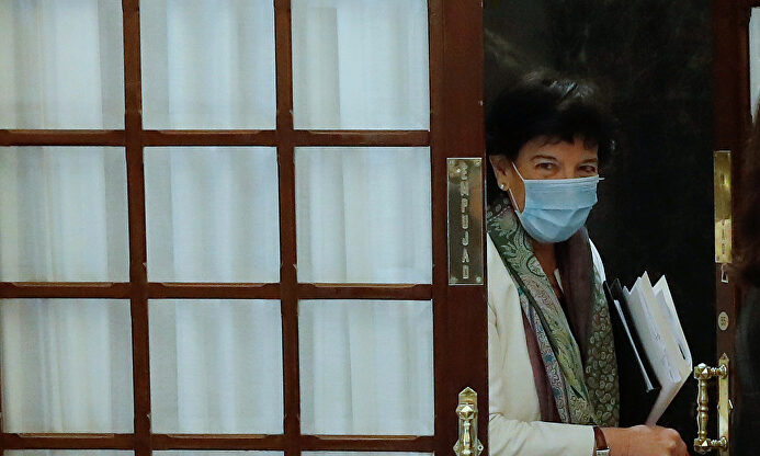 La ministra Isabel Celaá en el Congreso. | EFE