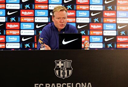 Ronald Koeman, en rueda de prensa con el FC Barcelona. | EFE