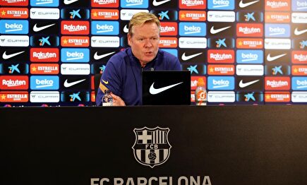 Ronald Koeman, en rueda de prensa con el FC Barcelona. | EFE