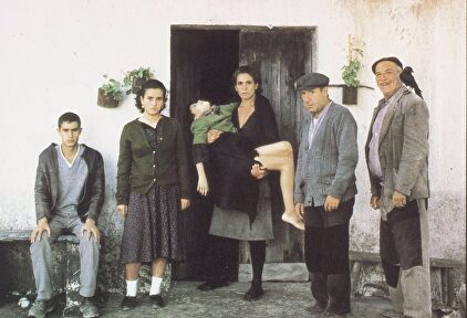Imagen de la película de Mario Camus 'Los santos inocentes' | YouTube