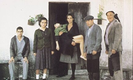 Imagen de la película de Mario Camus 'Los santos inocentes' | YouTube