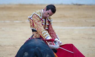 Juan Ortega con el segundo de la tarde en Jaén. | EFE