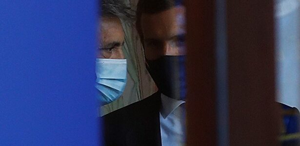 El presidente del PP Pablo Casado y el presidente del Tribunal Supremo y del CGPJ Carlos Lesmes, en los Premios Princesa de Asturias. | EFE