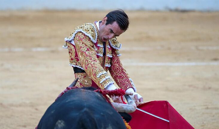 Juan Ortega con el segundo de la tarde en Jaén. | EFE