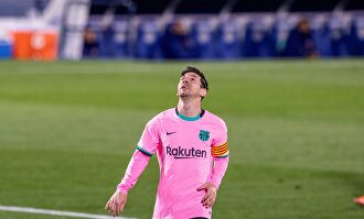 Leo Messi se lamenta tras fallar una ocasión en el partido ante el Getafe. | EFE