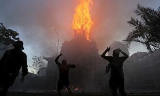 Una de las iglesias incendiadas por la extrema izquierda chilena en los últimos días | EFE