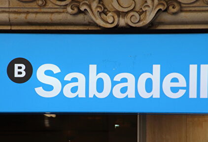 Sabadell podría aliarse con un banco más grande o bien integrarse con otros pequeños. | Alamy