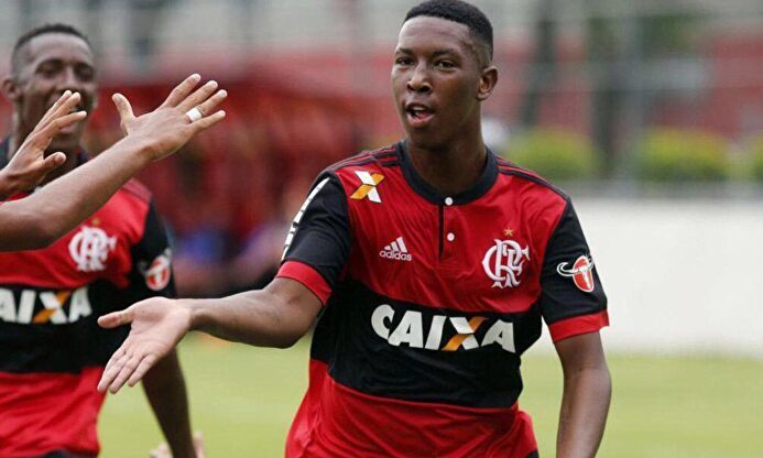 Marx Lenin, futbolista brasileño que desembarca en el FC Akron de la segunda división rusa. | @fcakron