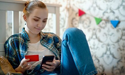 La plataforma, desarrollada con la tecnología propia de Santander, cubre todas las necesidades financieras de la población no bancarizada | Archivo