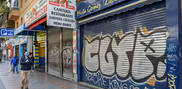 Comercios cerrados en la calle Bravo Murillo de Madrid  | C.Jordá