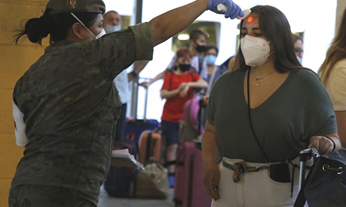 Controles en un barco procedente de Málaga | EFE