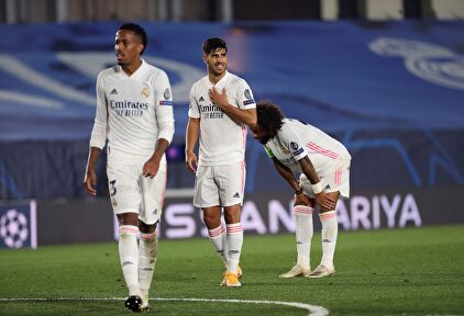Militao, Asensio y Marcelo, tras la derrota ante el Shakhtar Donetsk. | EFE