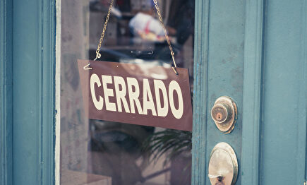 Comericio cerrado | Alamy