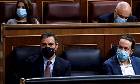 El presidente del Gobierno, Pedro Sánchez junto al vicepresidente segundo, Pablo Iglesias | EFE