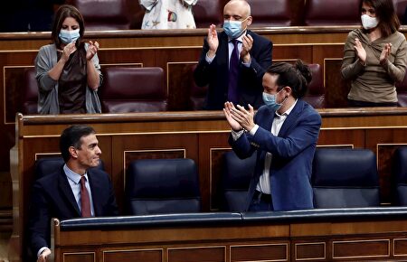 Federico a las 8: El PSOE de Iglesias, Rufián y Bildu que se carga la división de poderes