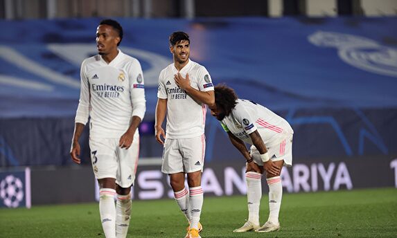 Militao, Asensio y Marcelo, tras la derrota ante el Shakhtar Donetsk. | EFE